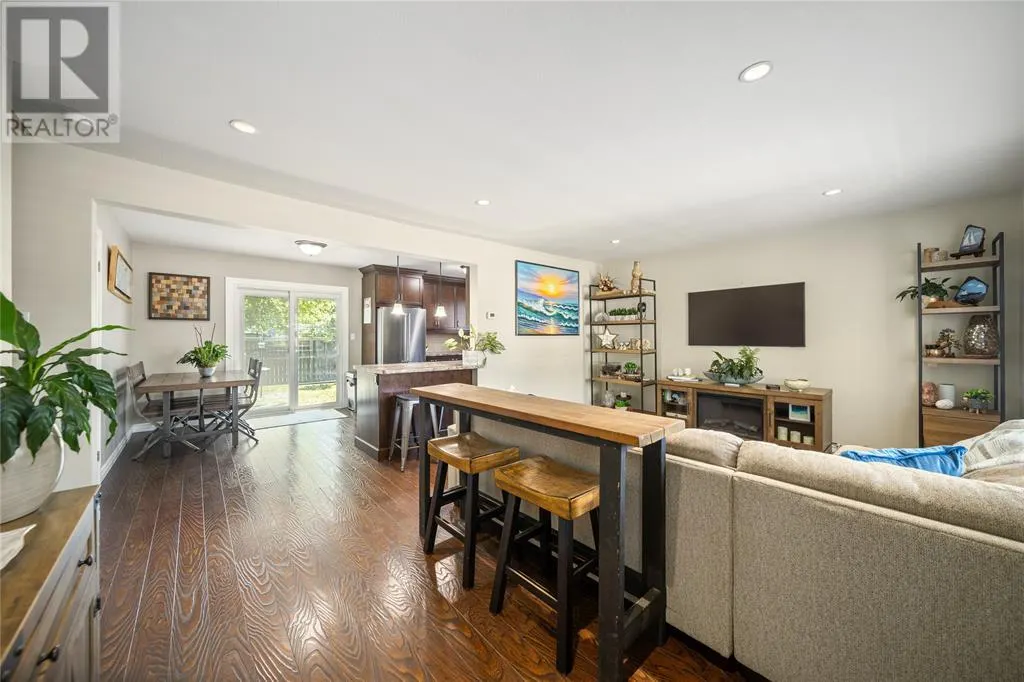 1544 Colborne ROAD