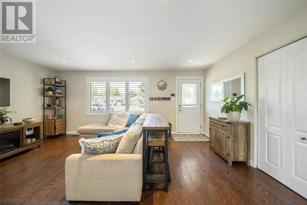1544 Colborne ROAD