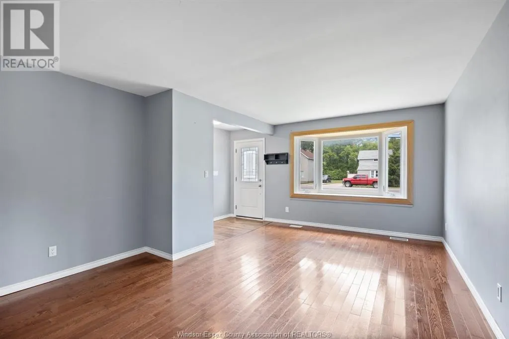 238 MAIDSTONE AVENUE East