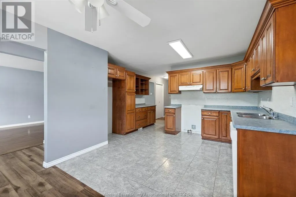 238 MAIDSTONE AVENUE East