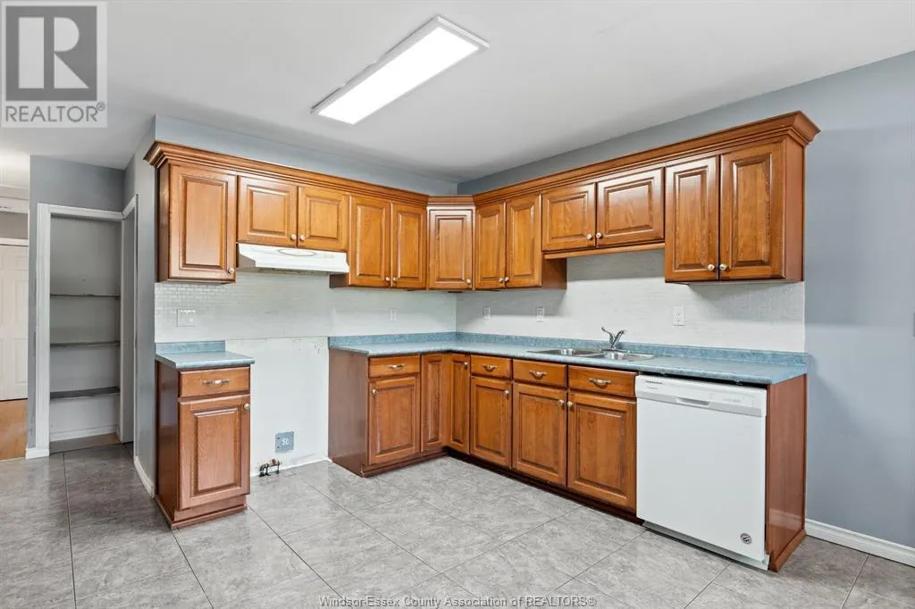 238 MAIDSTONE AVENUE East