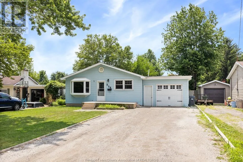 238 MAIDSTONE AVENUE East