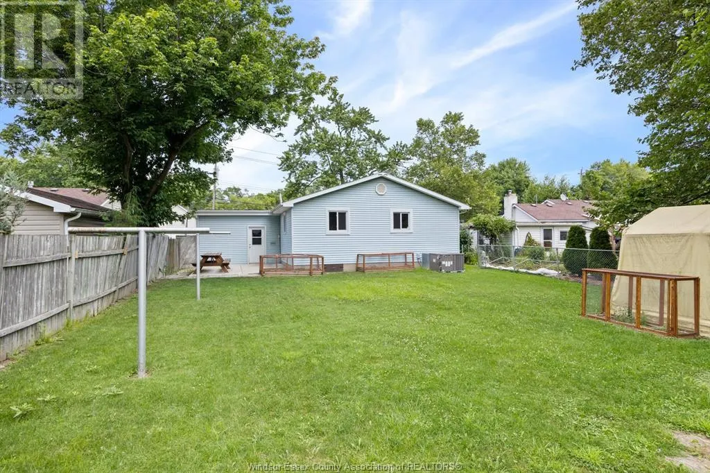 238 MAIDSTONE AVENUE East