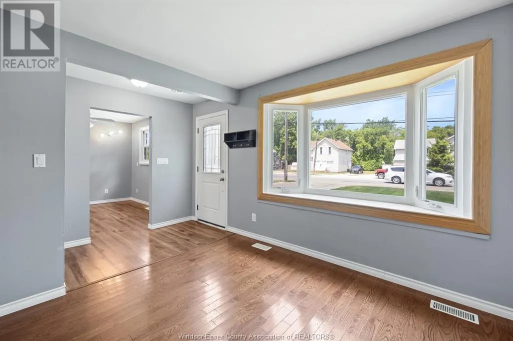238 MAIDSTONE AVENUE East