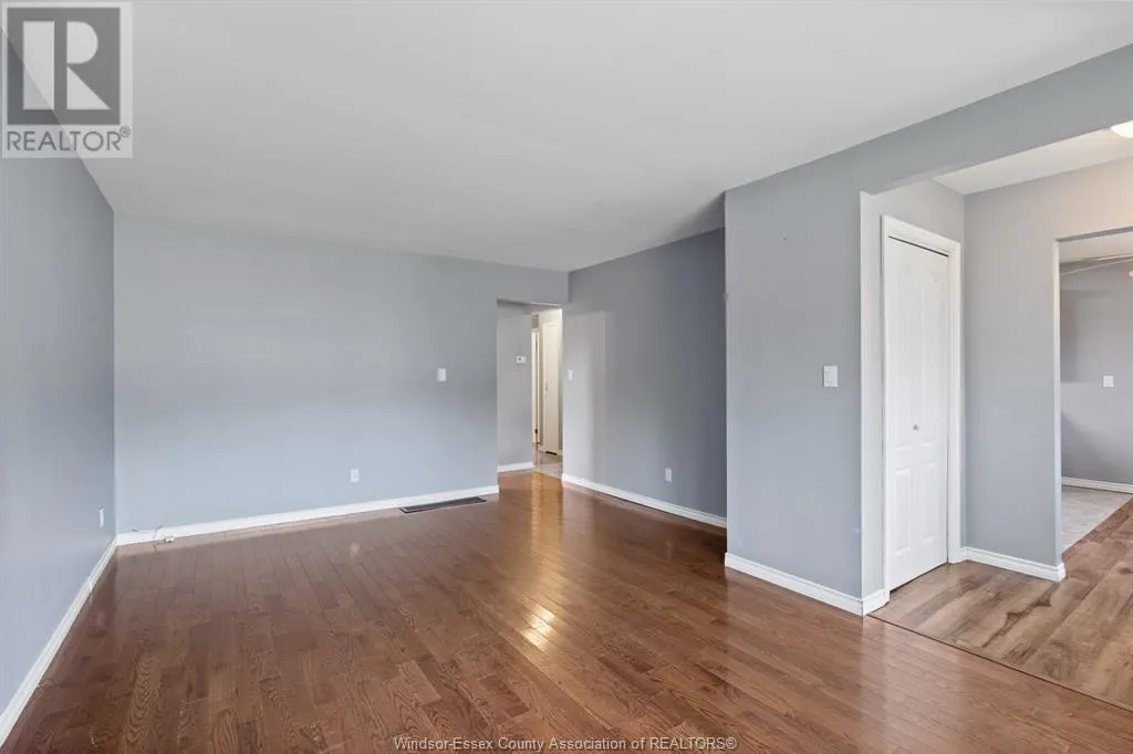 238 MAIDSTONE AVENUE East