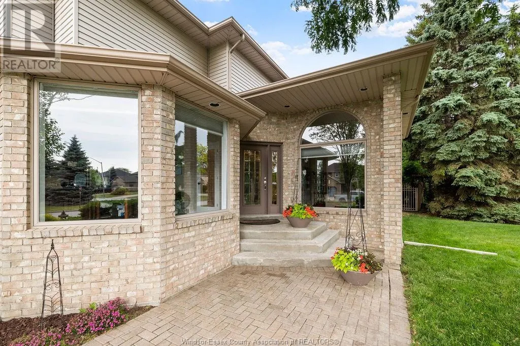 127 MCMURREN CRESCENT