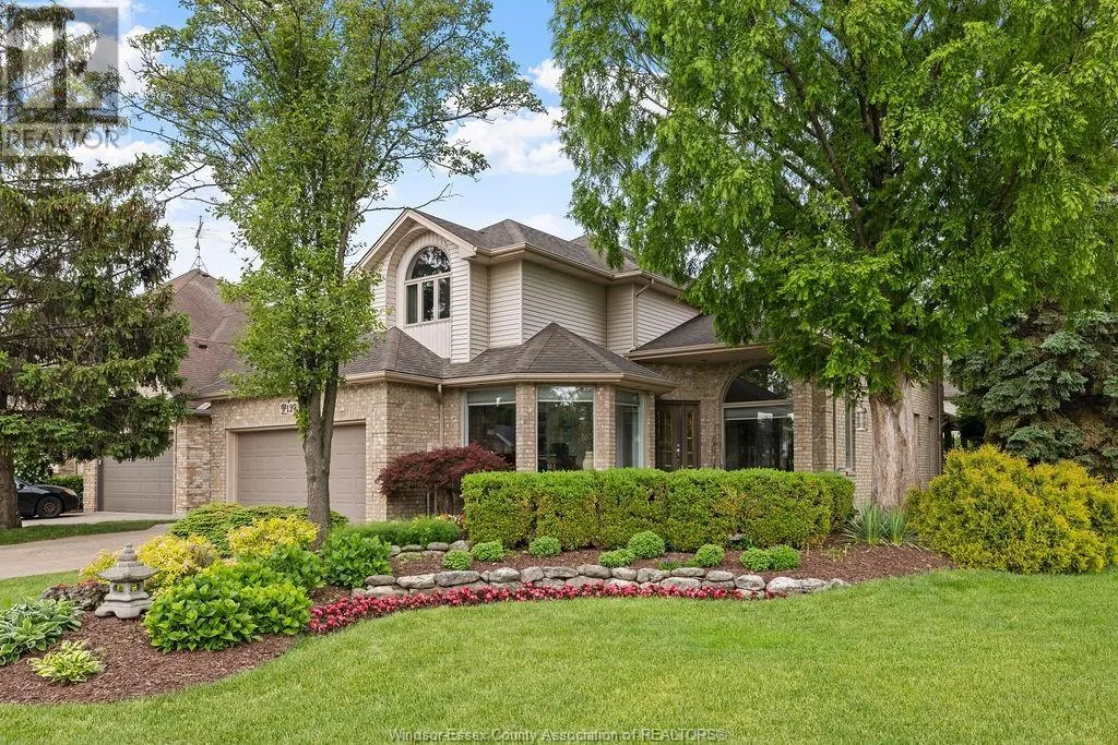 127 MCMURREN CRESCENT