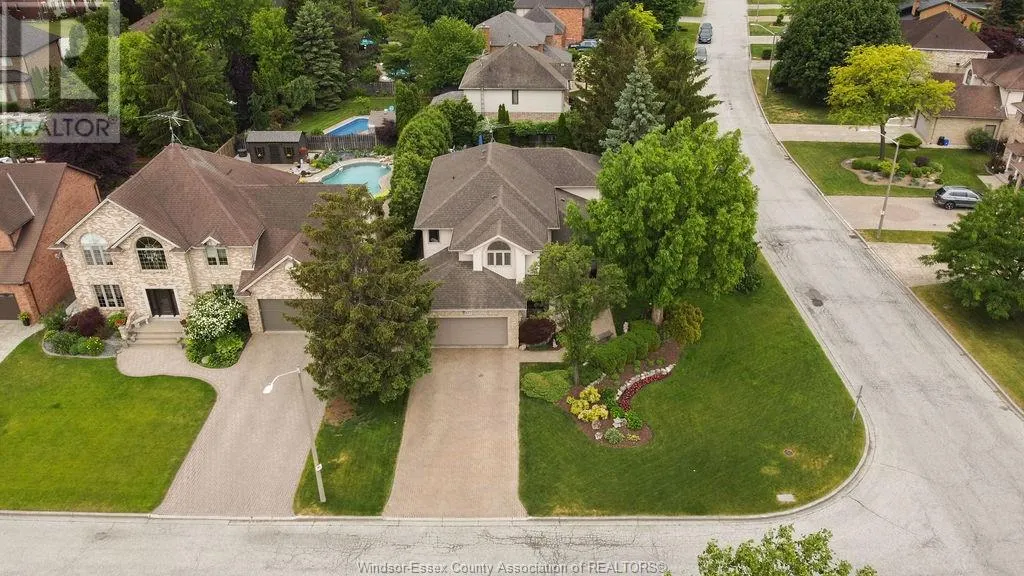 127 MCMURREN CRESCENT