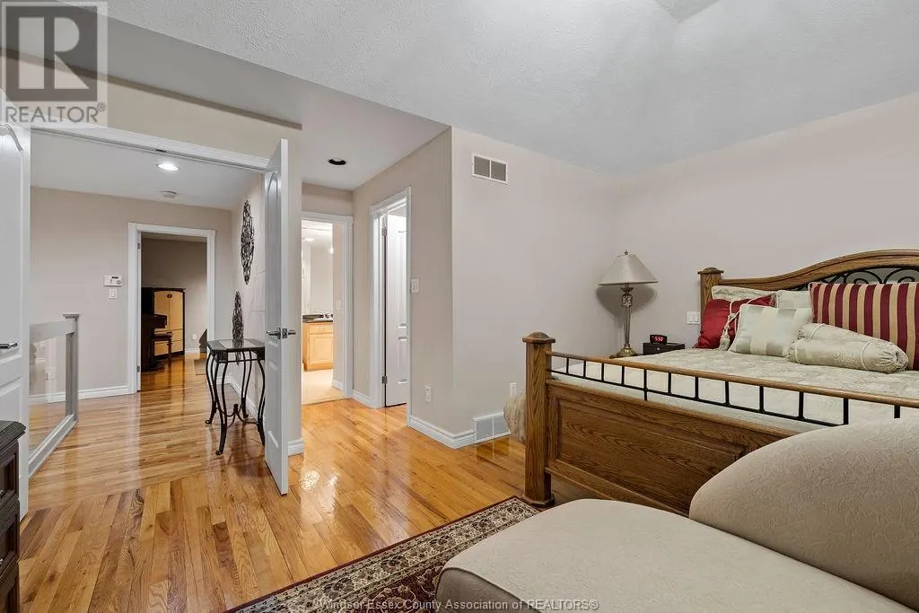 127 MCMURREN CRESCENT
