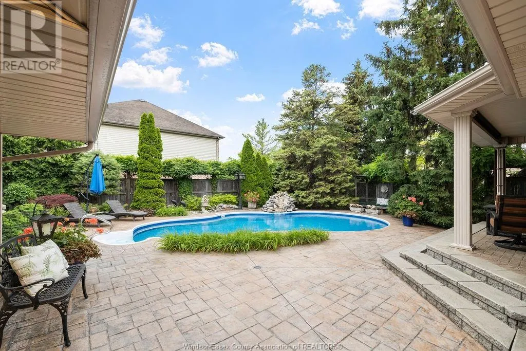 127 MCMURREN CRESCENT