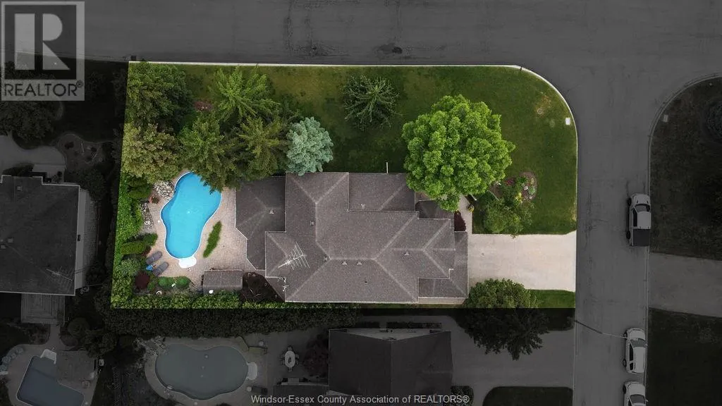 127 MCMURREN CRESCENT