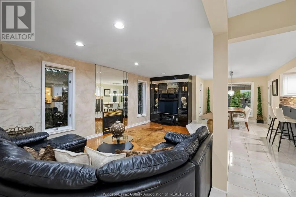 127 MCMURREN CRESCENT