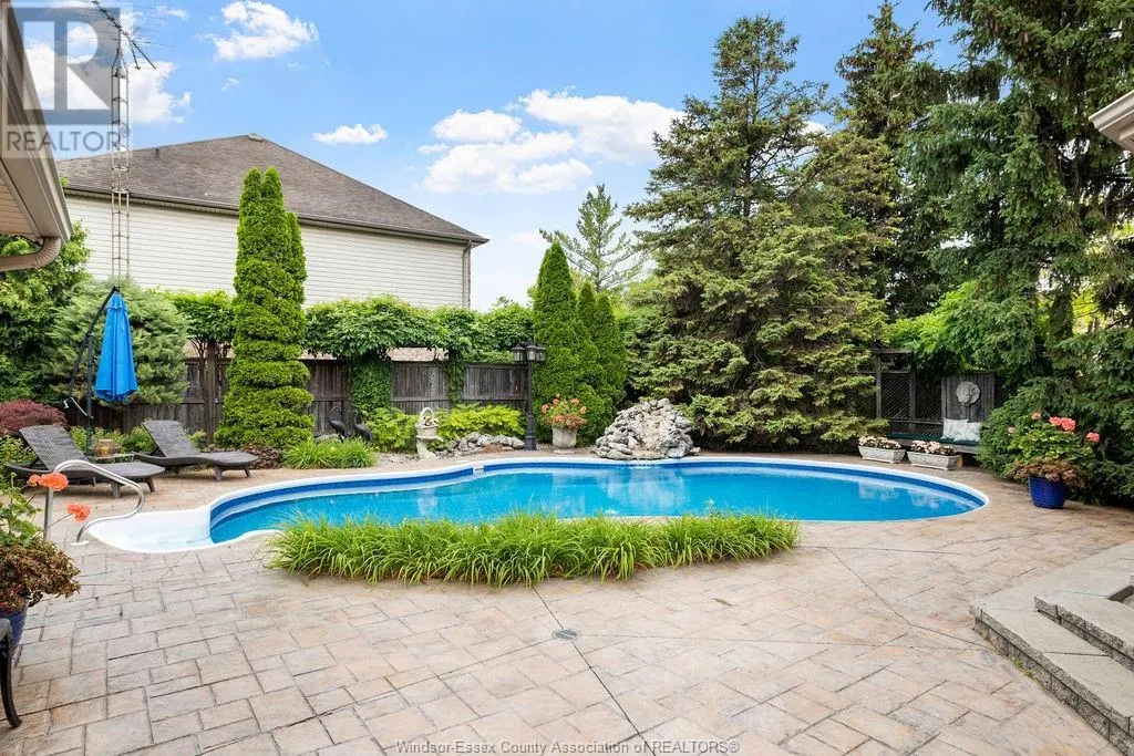 127 MCMURREN CRESCENT
