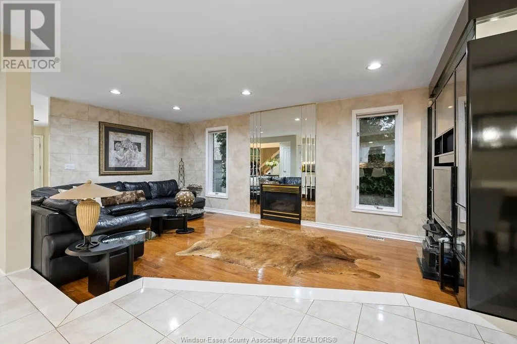 127 MCMURREN CRESCENT