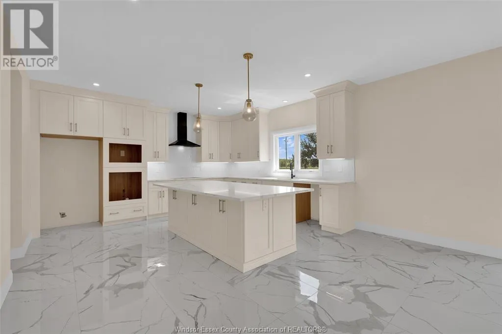 2572 MAYFAIR