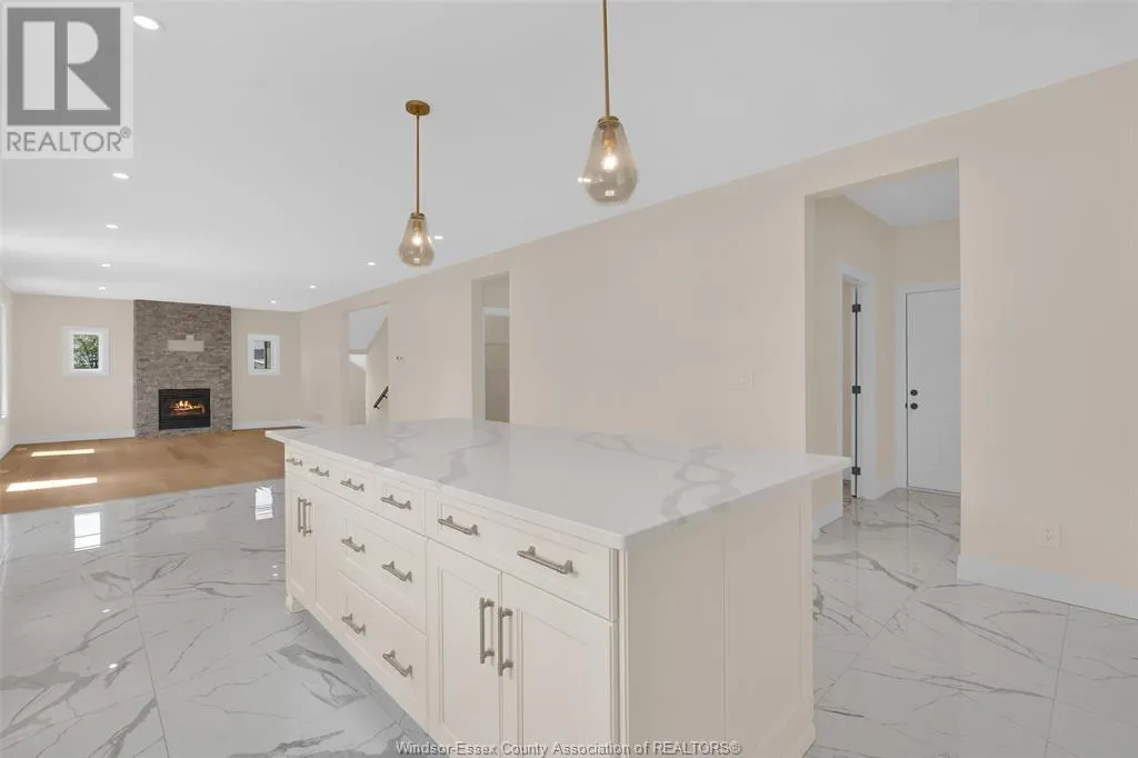 2572 MAYFAIR
