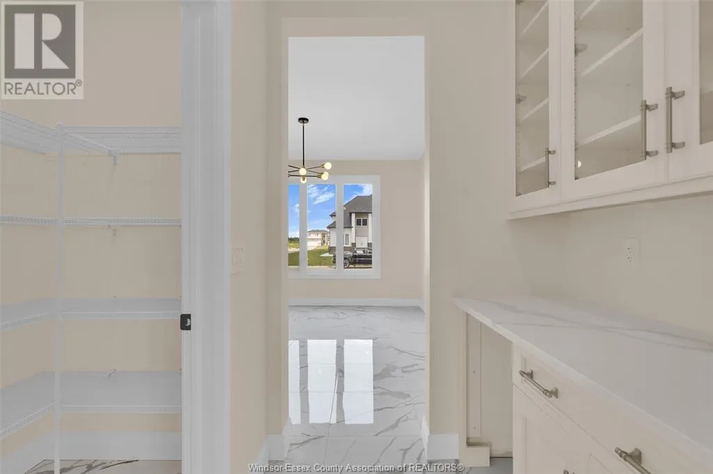 2572 MAYFAIR
