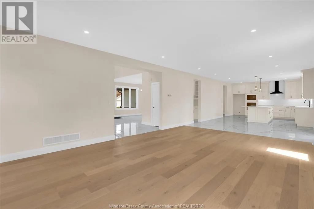 2572 MAYFAIR