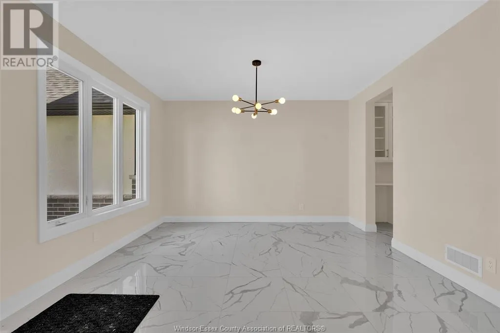 2572 MAYFAIR
