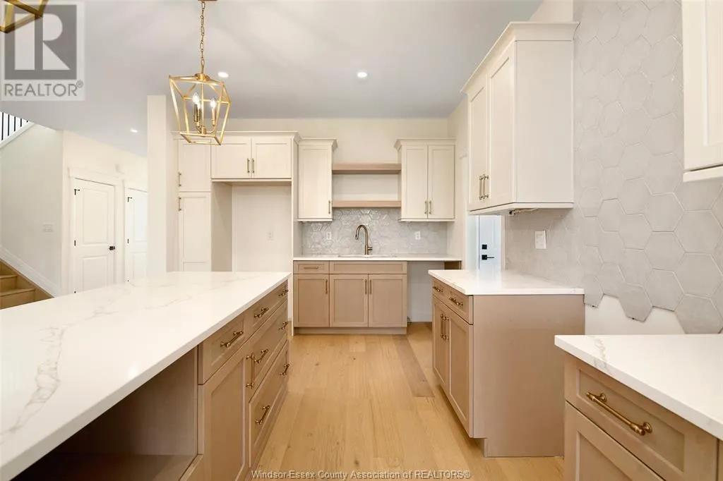 2584 MAYFAIR