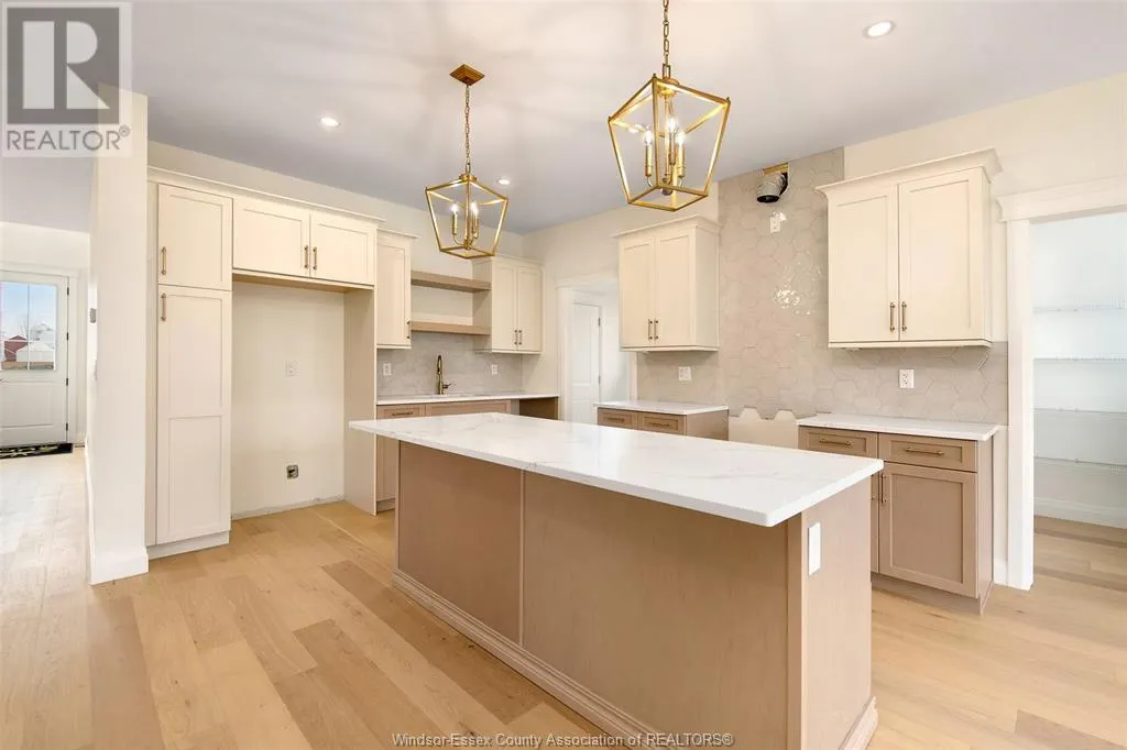 2584 MAYFAIR