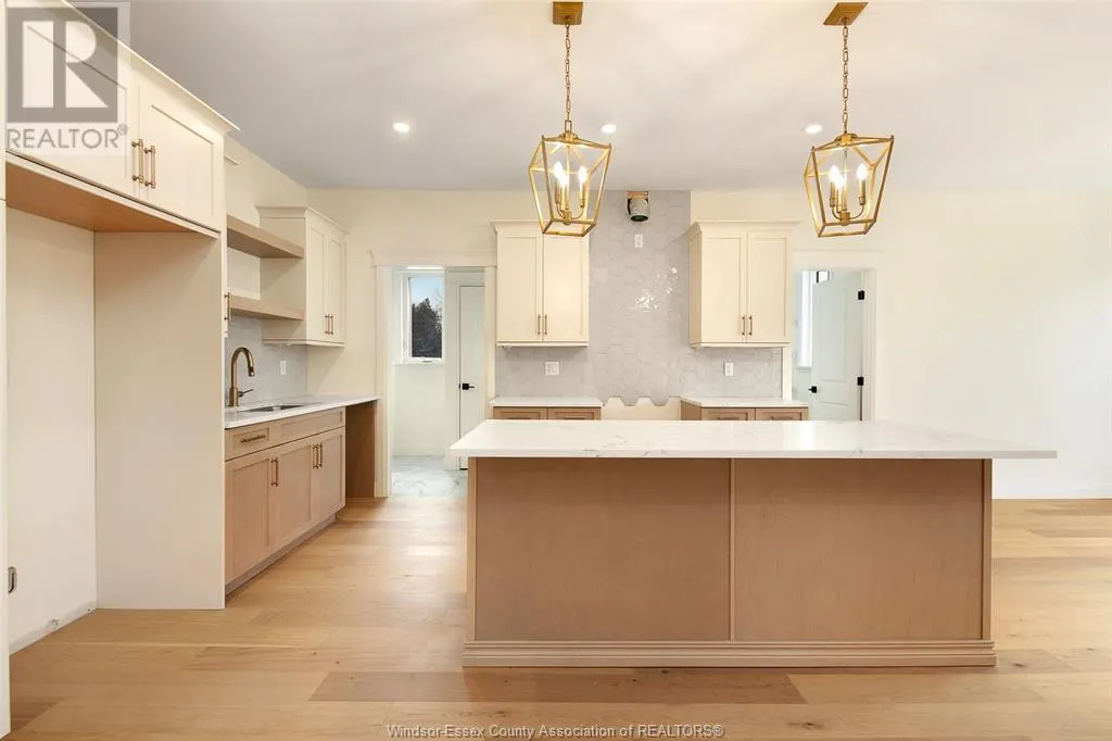 2584 MAYFAIR