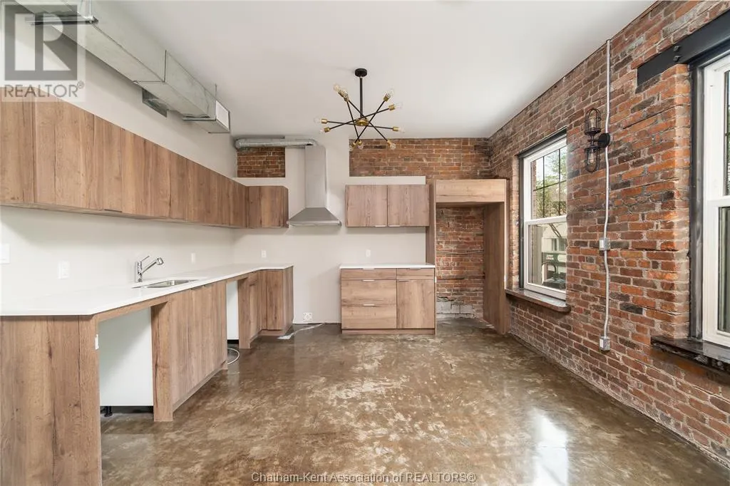 140 King STREET West Unit# 201