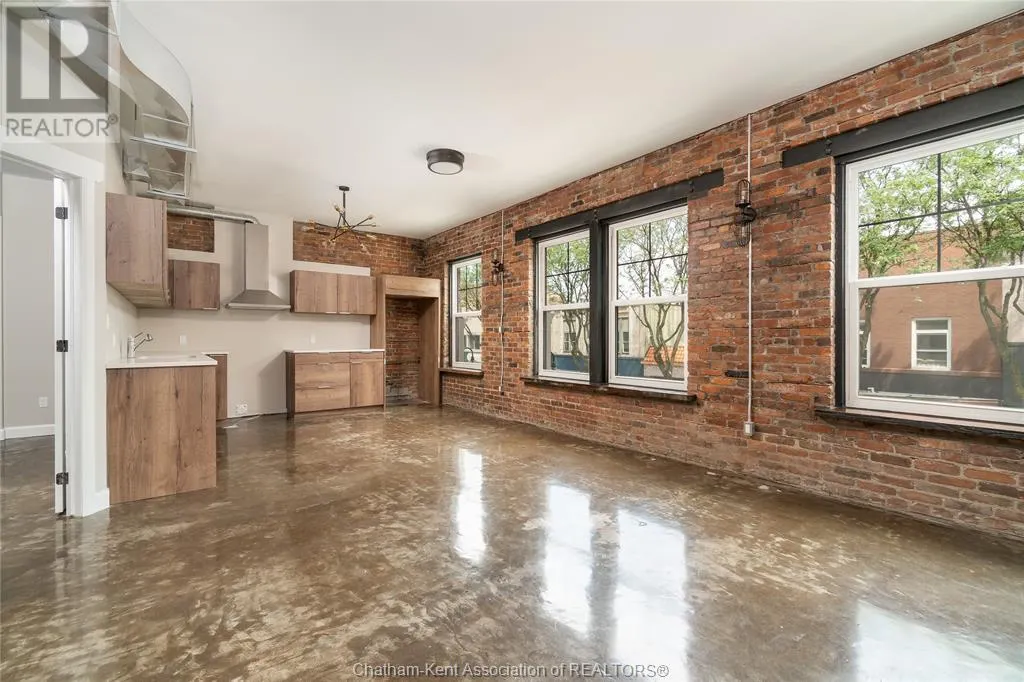 140 King STREET West Unit# 201