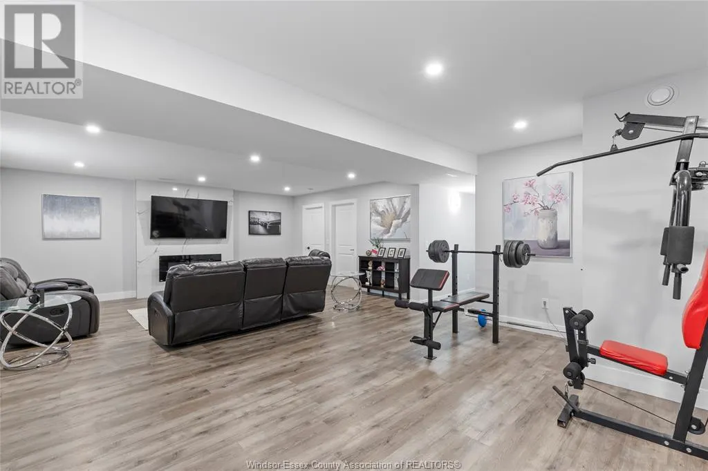 1067 MAPLE AVENUE