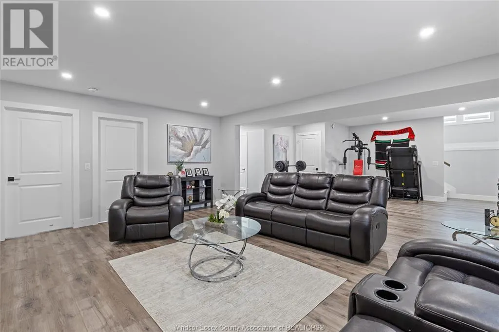1067 MAPLE AVENUE