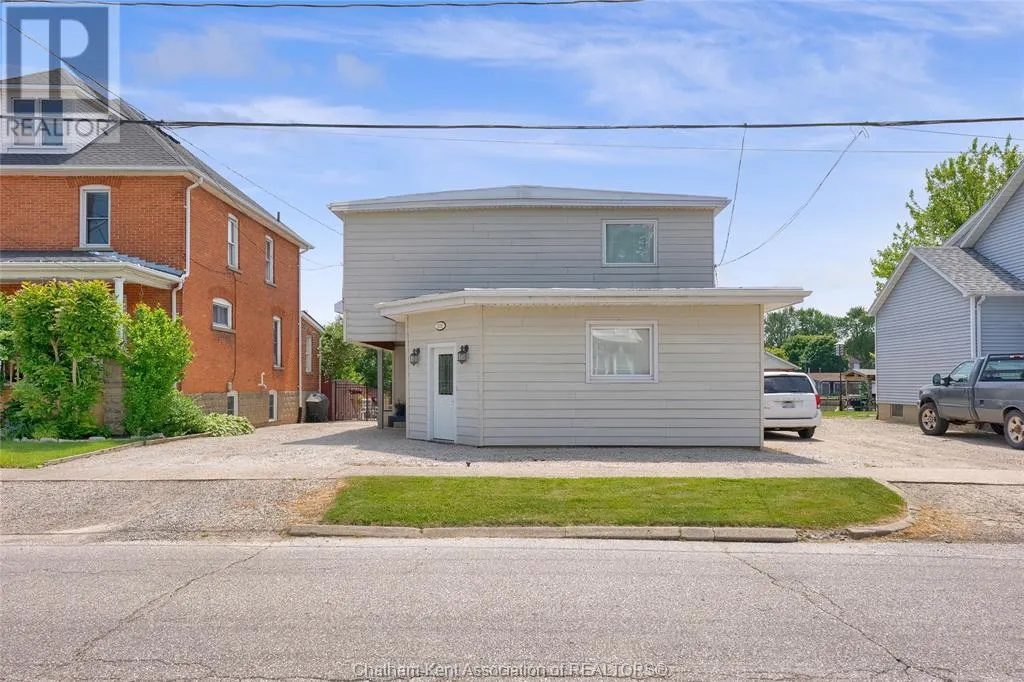 1039 James STREET