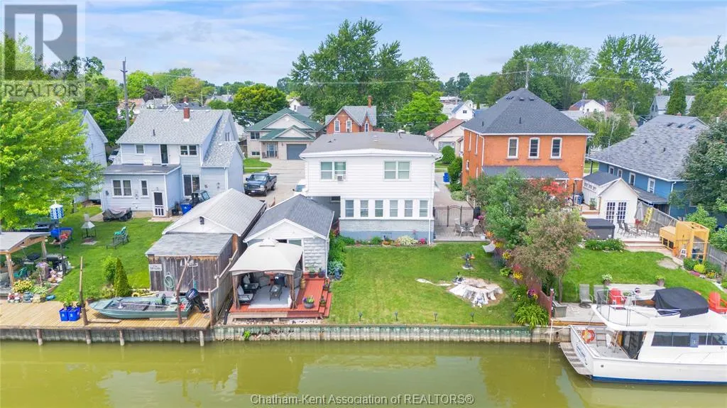 1039 James STREET
