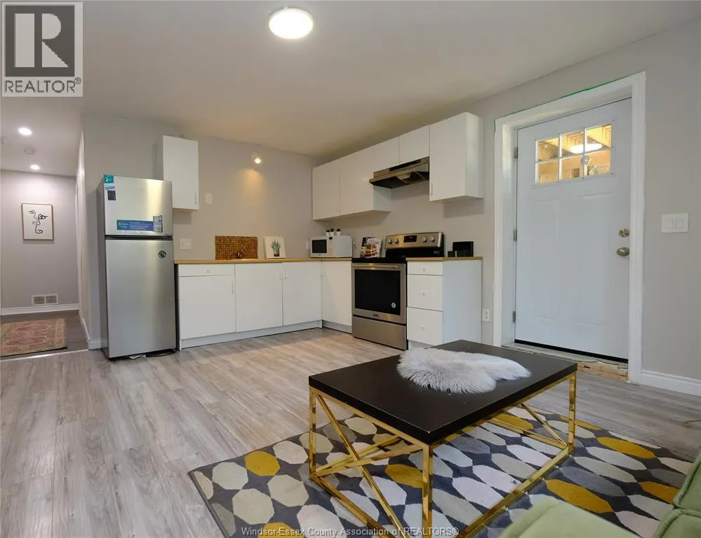 569 Cabana ROAD East