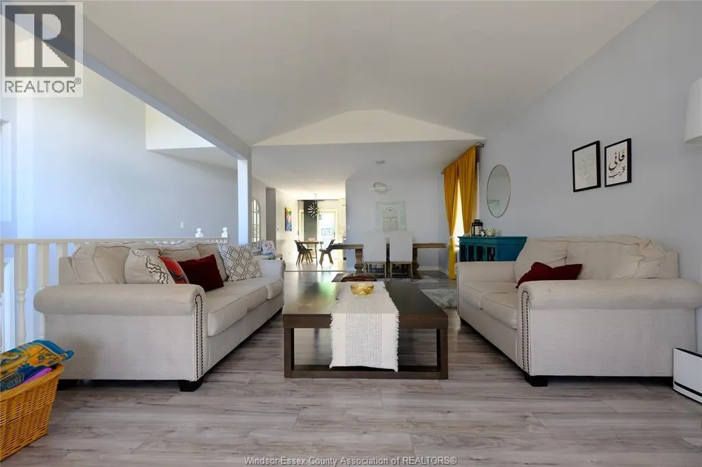 569 Cabana ROAD East