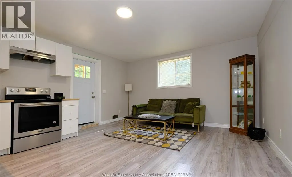 569 Cabana ROAD East