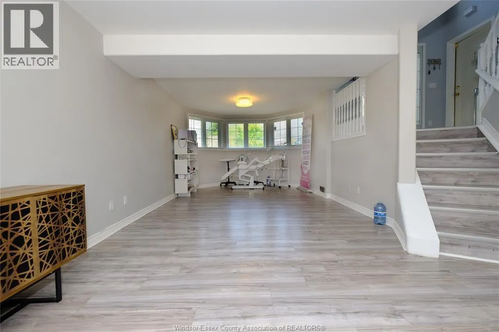 569 Cabana ROAD East