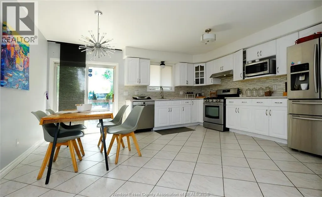 569 Cabana ROAD East