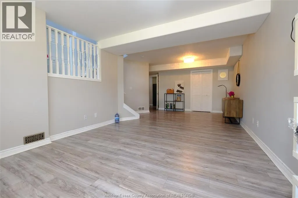 569 Cabana ROAD East
