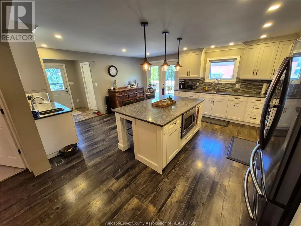 3825 Comber Sideroad