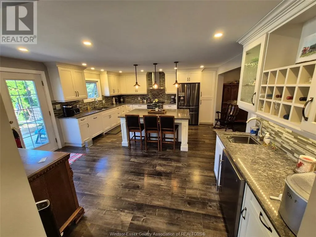 3825 Comber Sideroad