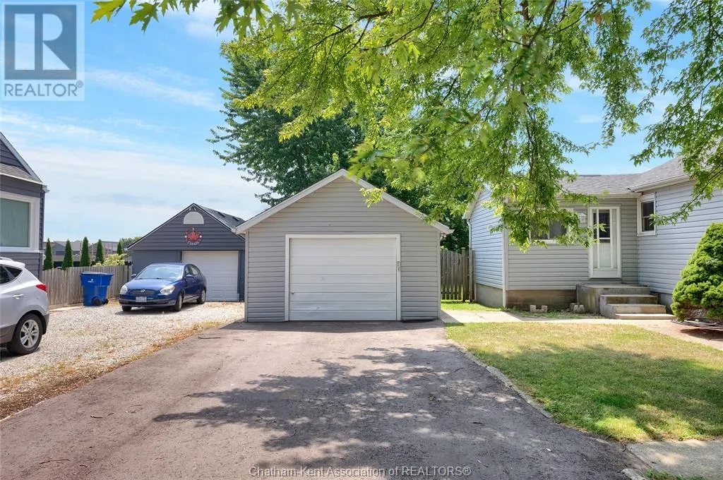15 Oriole PARKWAY