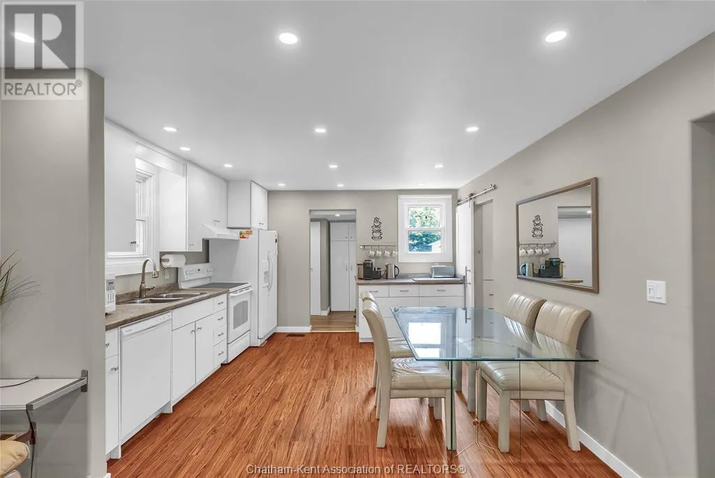 15 Oriole PARKWAY