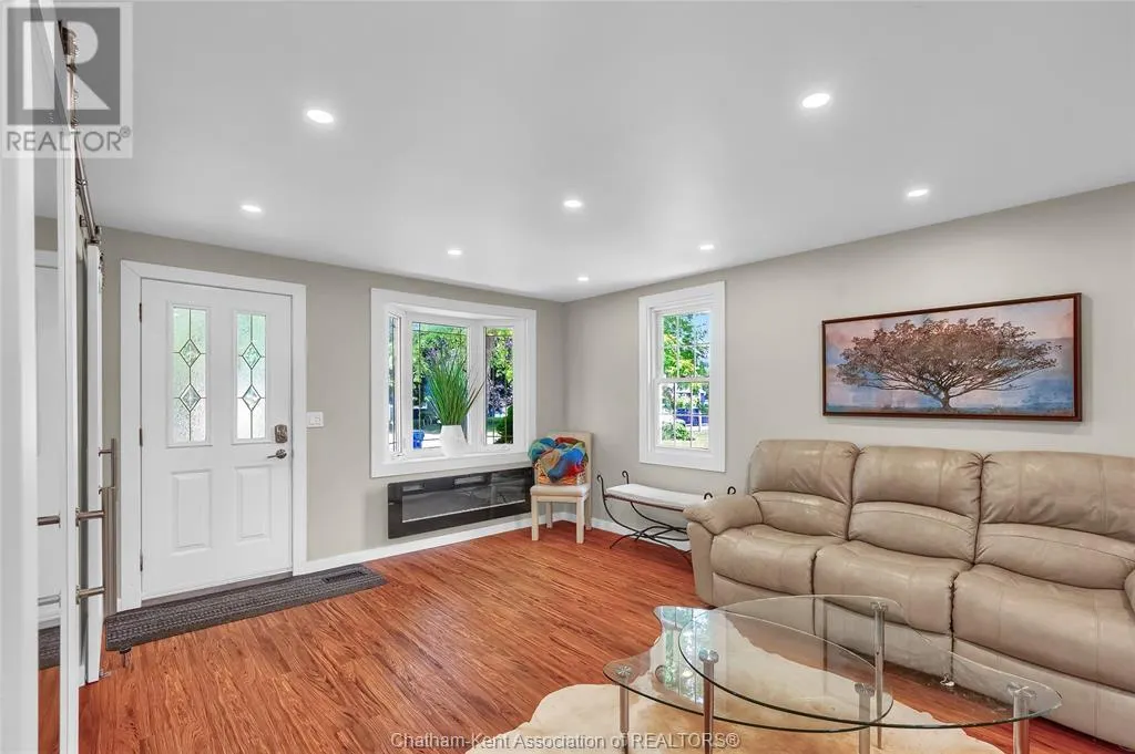 15 Oriole PARKWAY