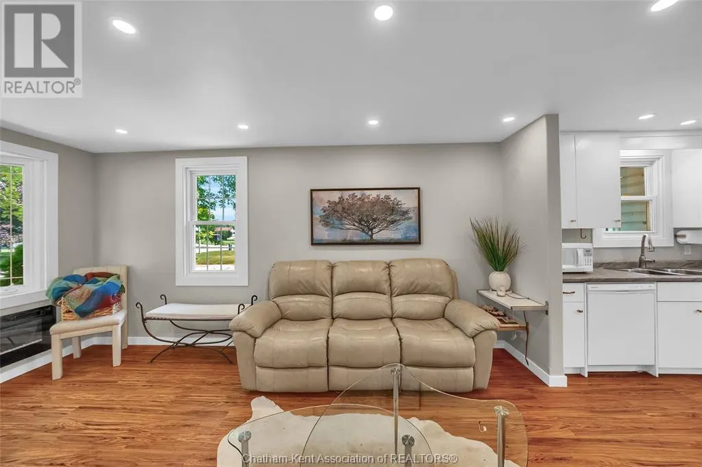 15 Oriole PARKWAY