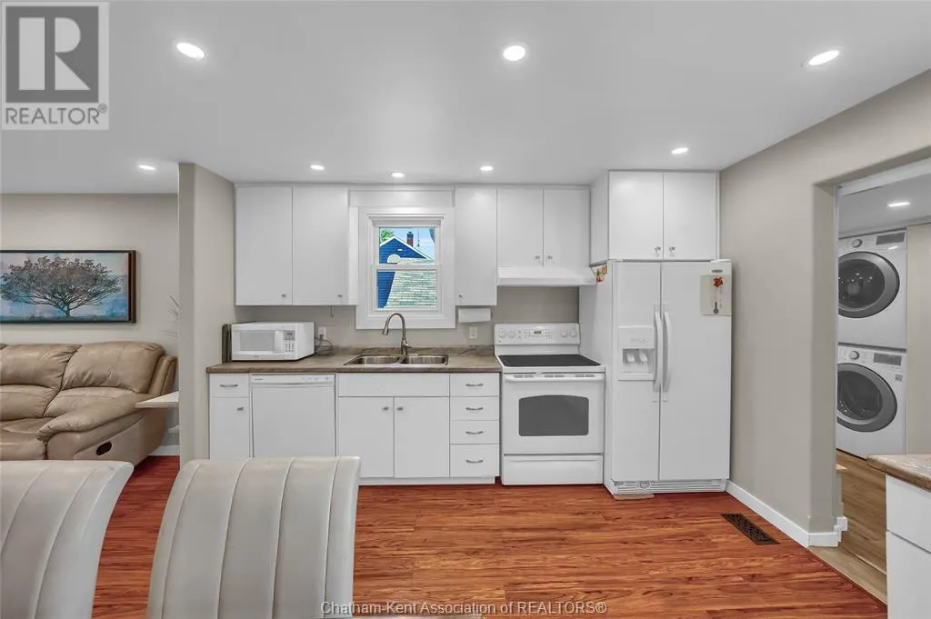 15 Oriole PARKWAY