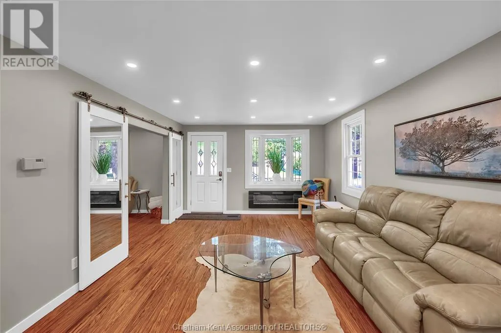 15 Oriole PARKWAY