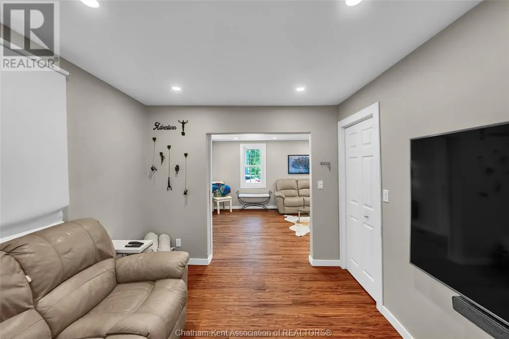 15 Oriole PARKWAY