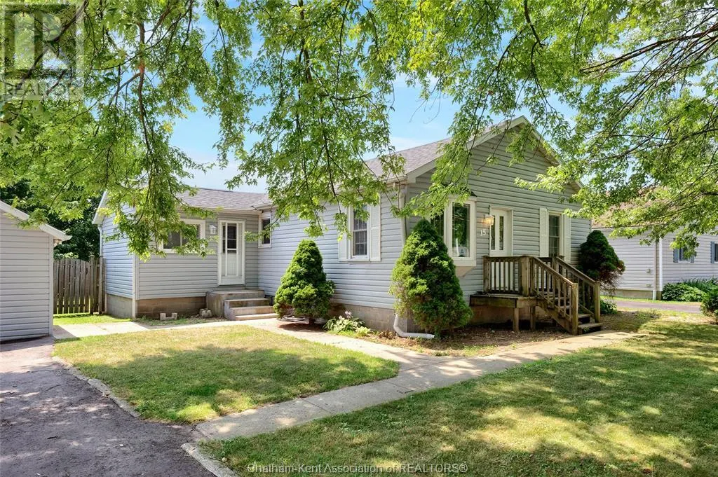 15 Oriole PARKWAY