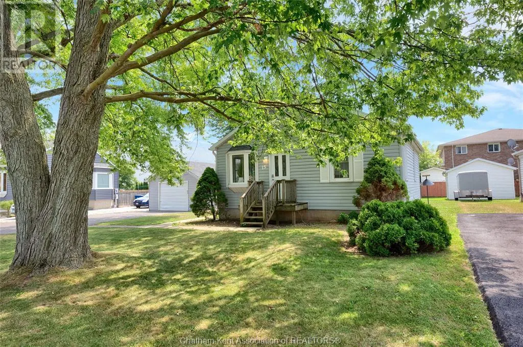 15 Oriole PARKWAY