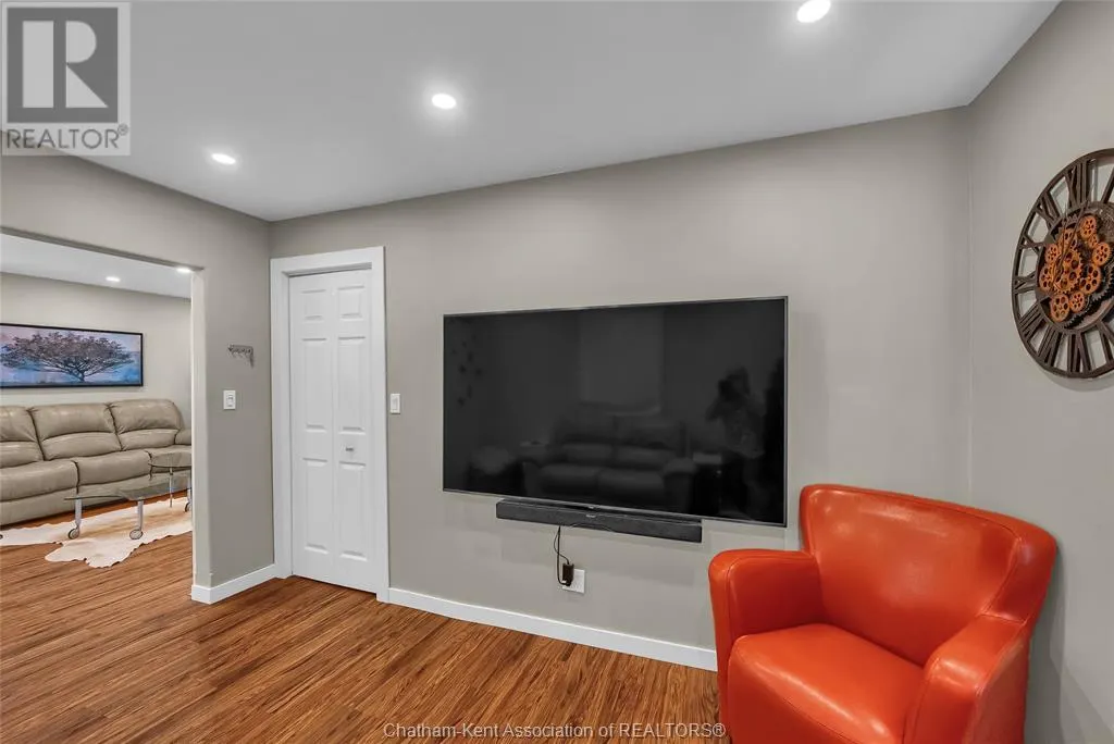 15 Oriole PARKWAY